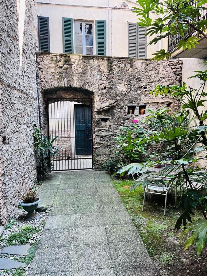 Alex Castle Apartment