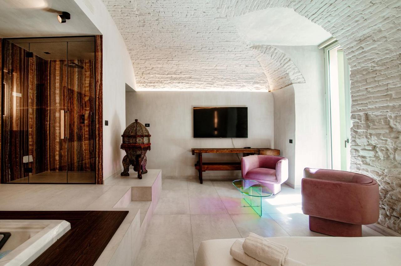 Lorodellago - The House Of Travelers