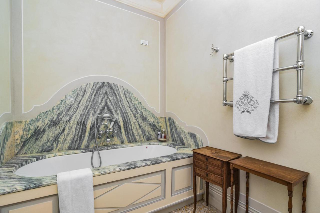 Lussuosa Sulle Sponde Dello Splendido Di Holiday home Torno