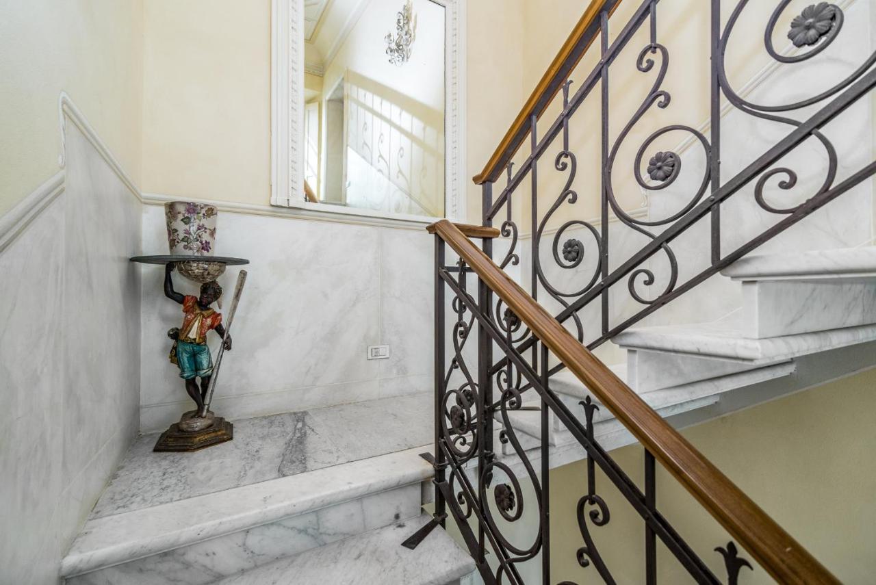 Lussuosa Sulle Sponde Dello Splendido Di Holiday home Torno