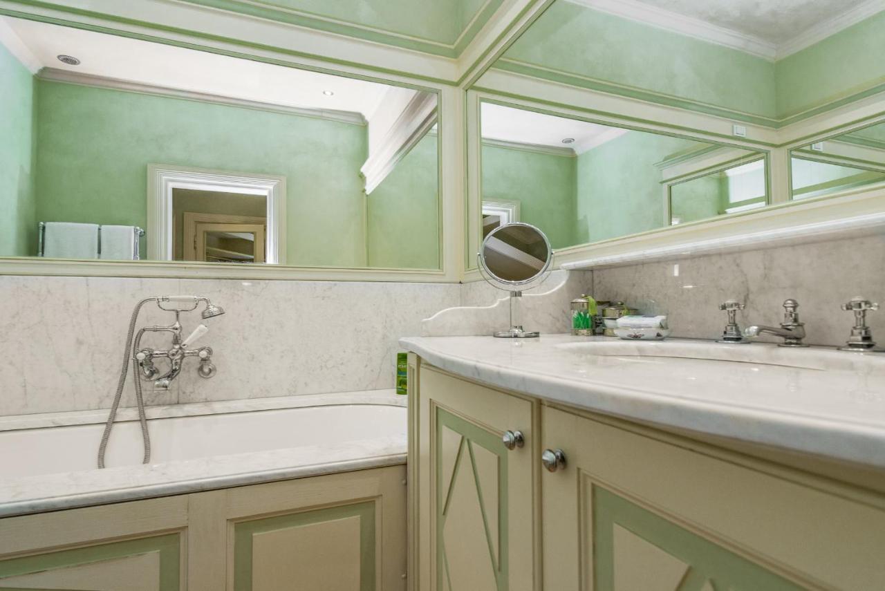 Lussuosa Sulle Sponde Dello Splendido Di Holiday home Torno