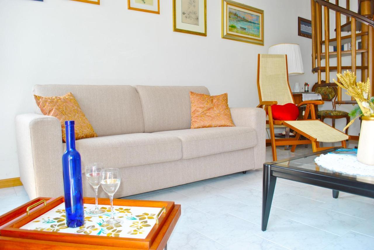 On 2 Levels With Large Terrace Lake View *