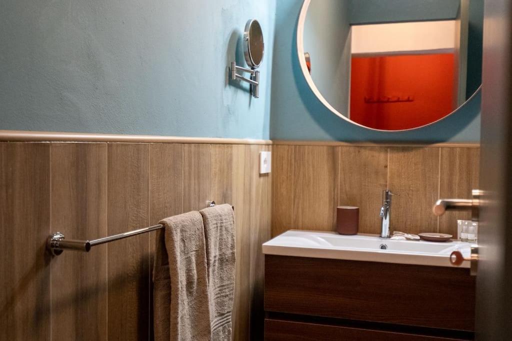 Apartment Del 1400 Nel Cuore Del Centro Storico A 2 Min Dal Porto E Con 2 Bici Gratuite Como