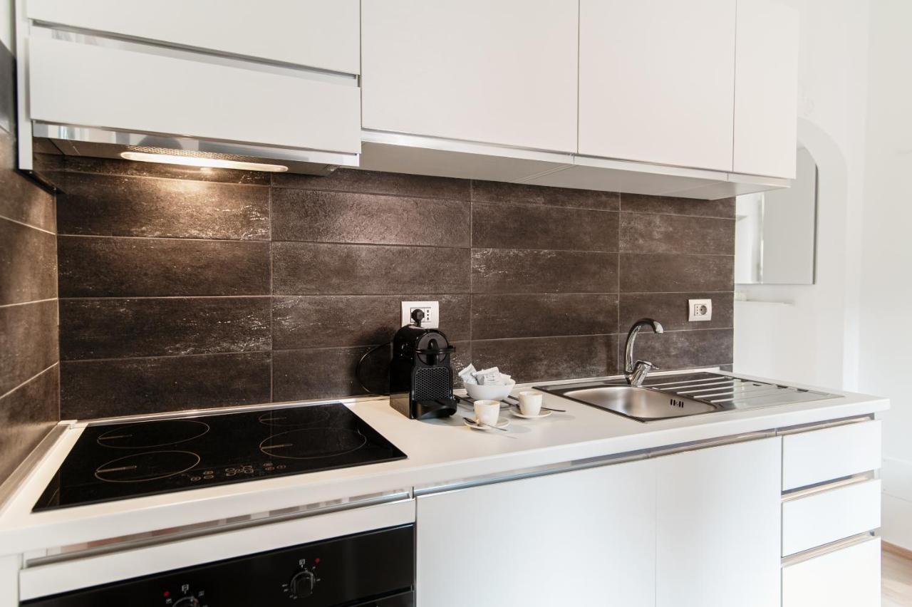 Corner - By Myhomeincomo Apartment *