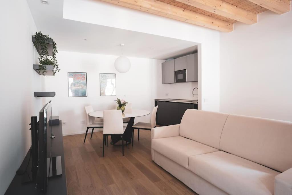 Apartment Modern Lungolago Di *