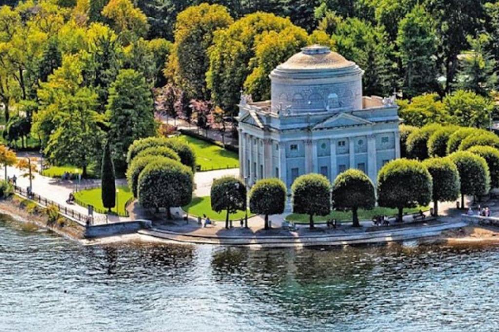 Modern Lungolago Di *