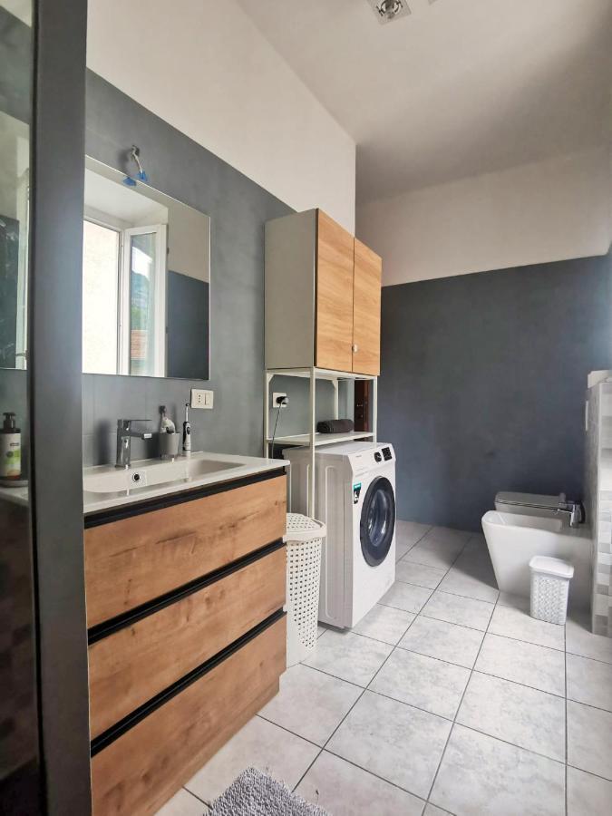 In Shared Apartment, Near Lecco Homestay