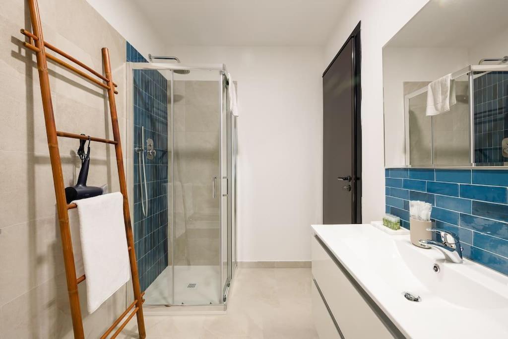 Luxury + Private Parking - Center * Como