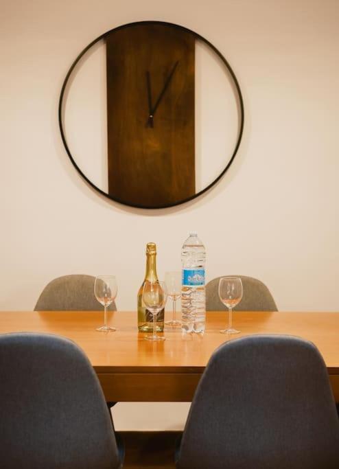 Luxury + Private Parking - Center Apartment