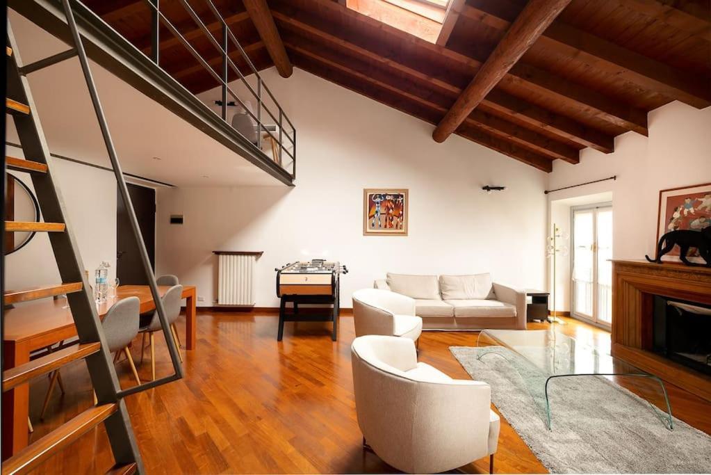 Luxury + Private Parking - Center * Como