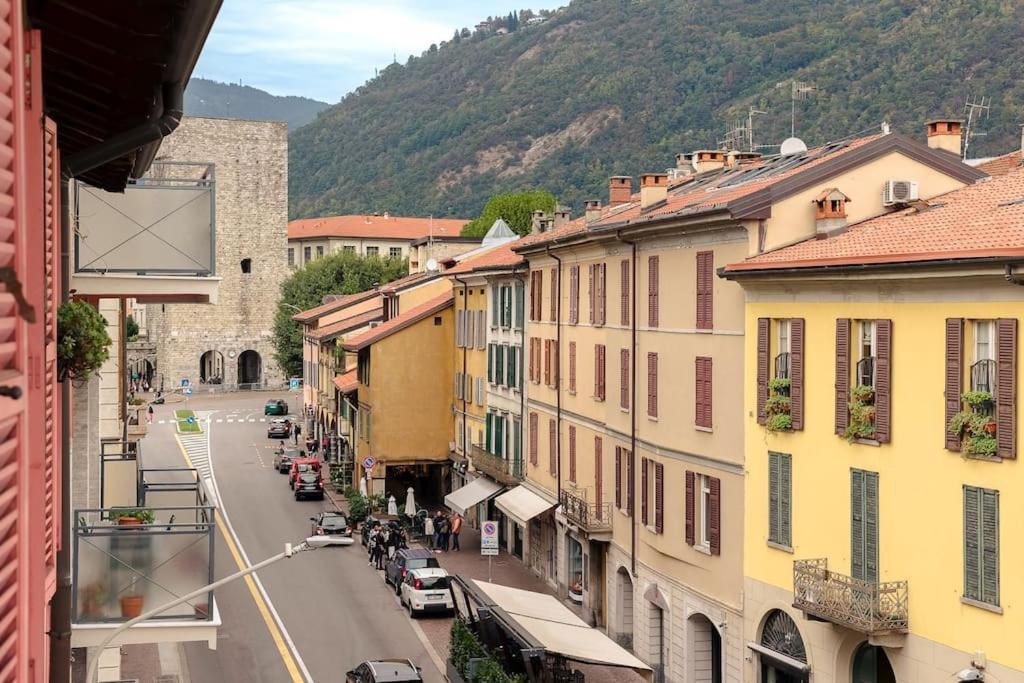 Luxury + Private Parking - Center Como