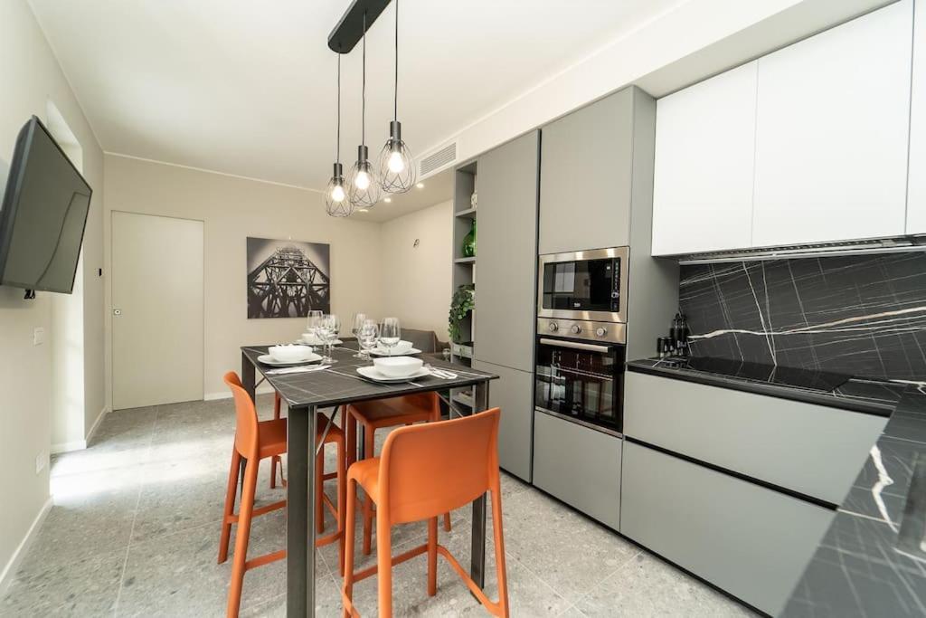 2 Min From The Cathedral With Private Parking Apartment Como