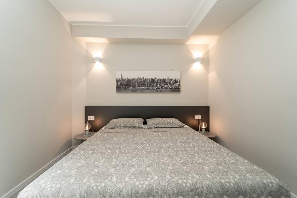 2 Min From The Cathedral With Private Parking Apartment
