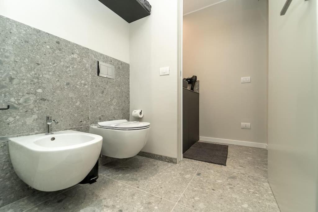 2 Min From The Cathedral With Private Parking Apartment Como