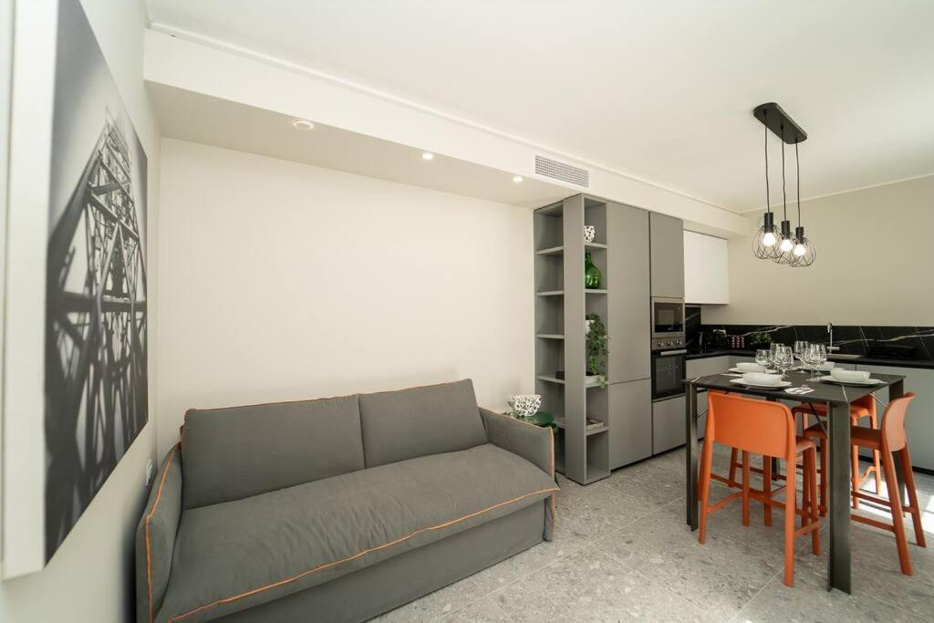 2 Min From The Cathedral With Private Parking Apartment *