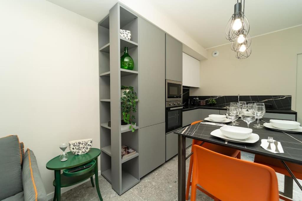 2 Min From The Cathedral With Private Parking Como