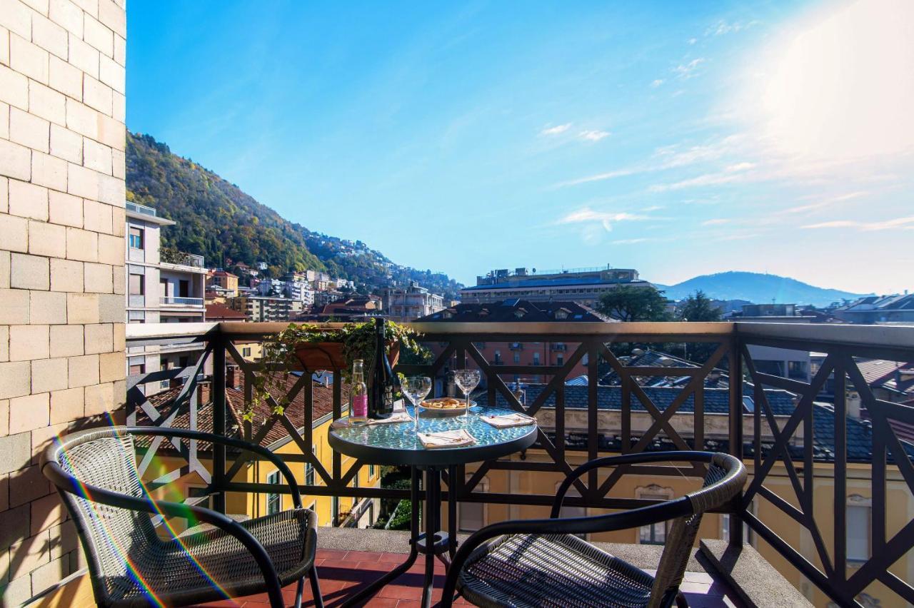& The Como
