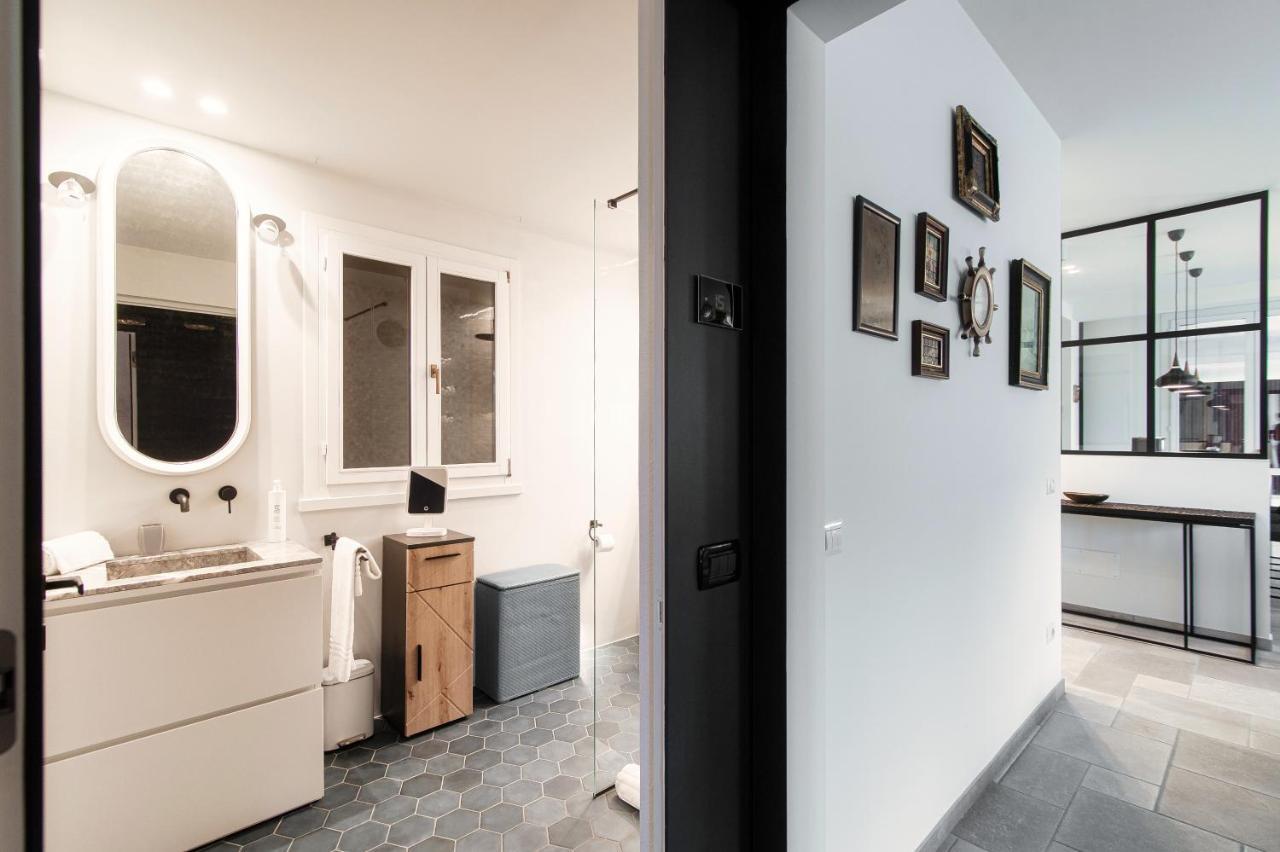 Apartment Blue - By Myhomeincomo Faggeto Lario