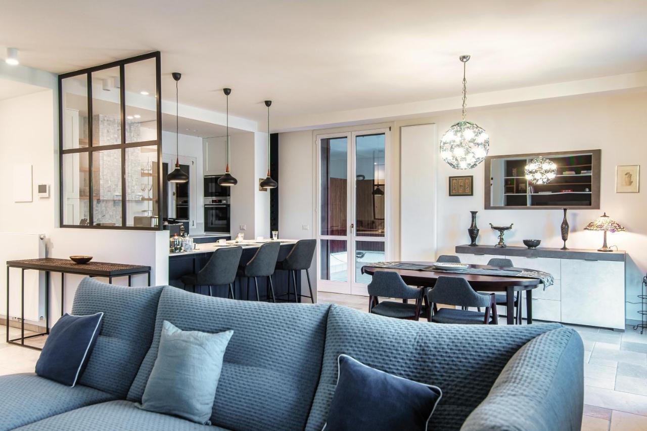 Blue - By Myhomeincomo Apartment