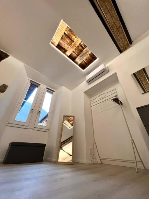History Luxury By Revenue House * Como