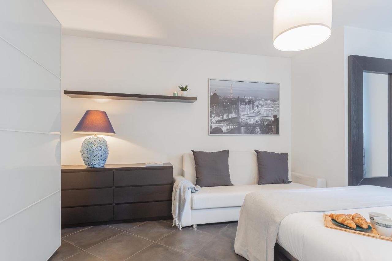 Chiara's By Rent Apartment