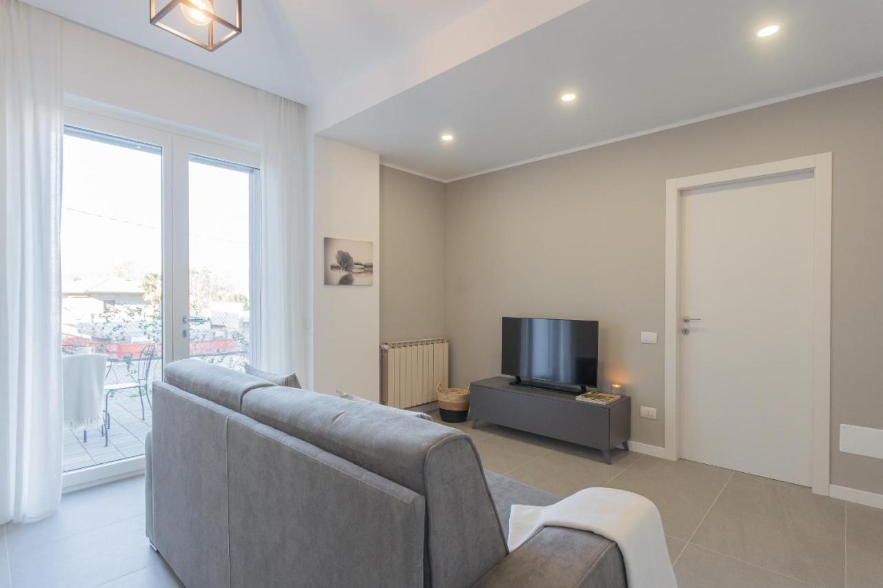 Apartment Isola Felice Grandate By Rent