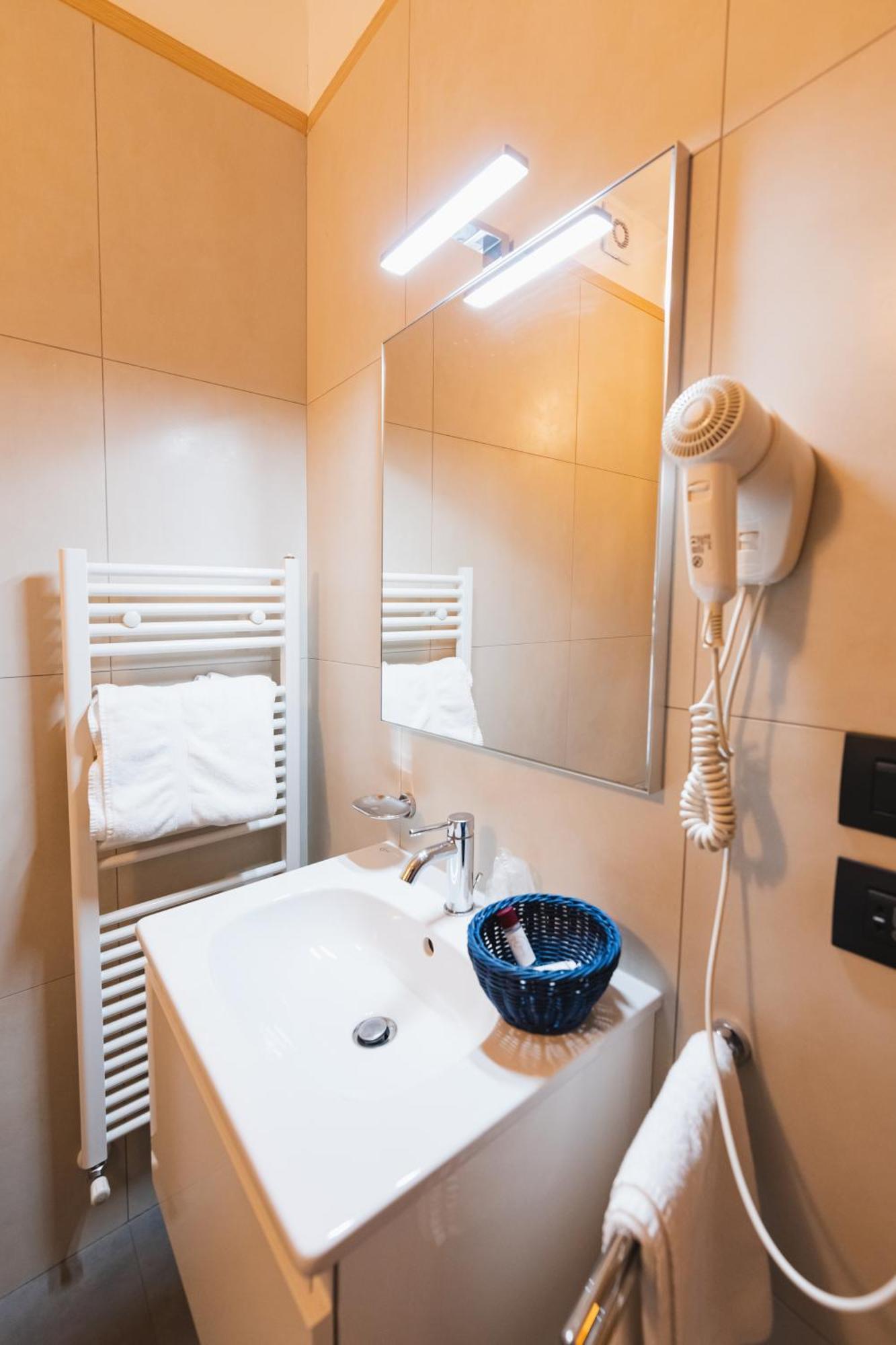 Parini Hotel 3*