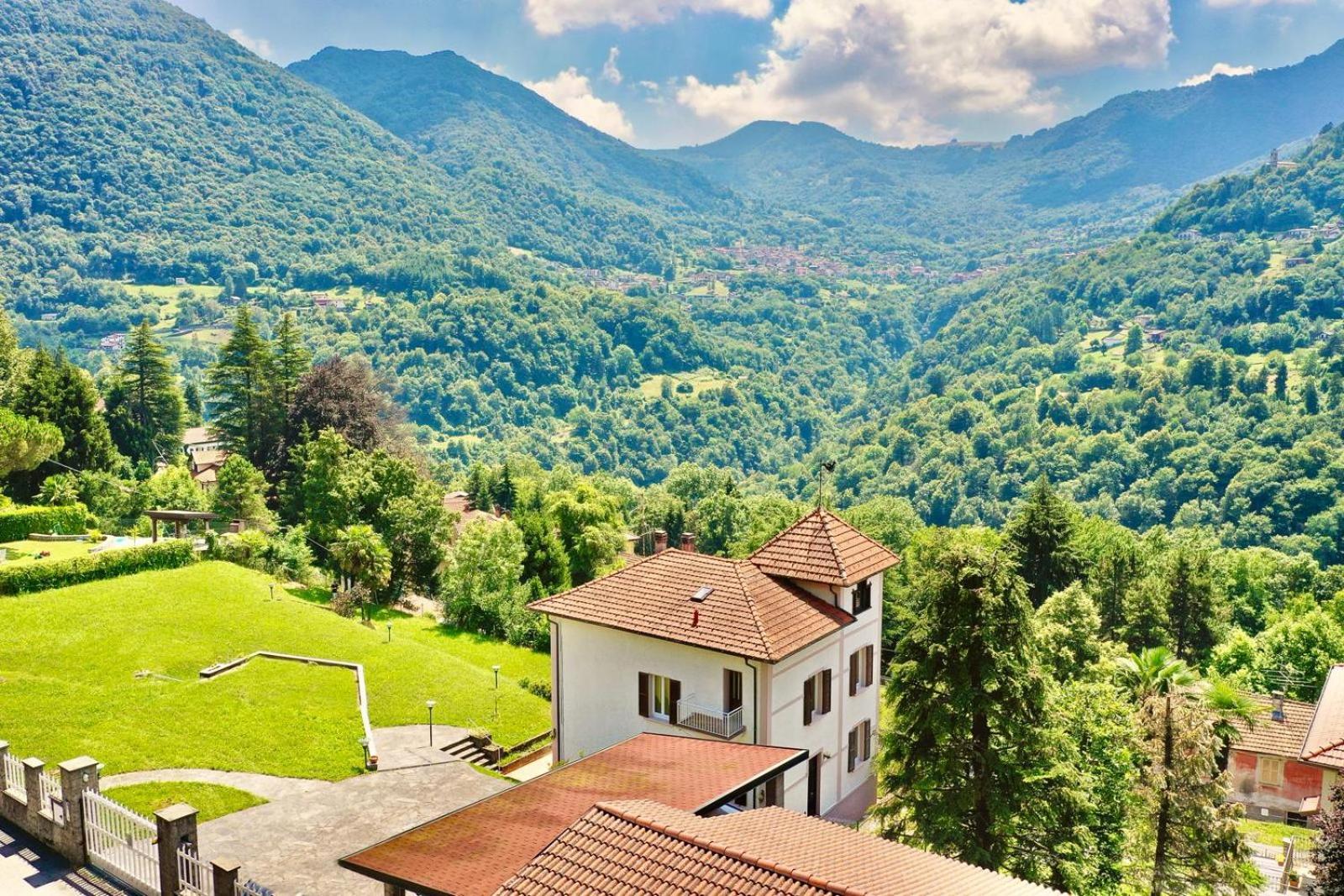 Luxury Oleandra Villa