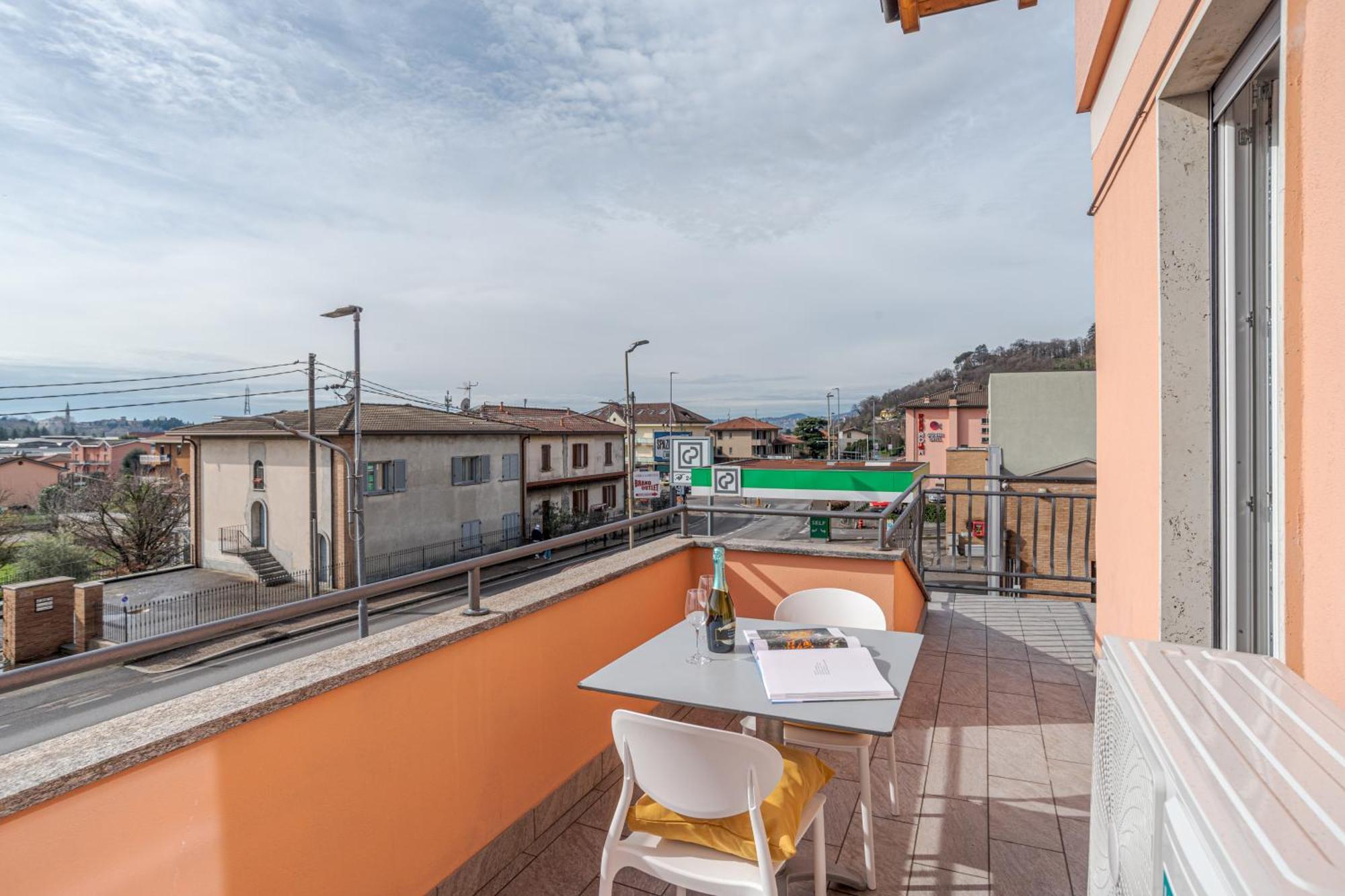 Roomy And Bright With Terrace! Apartment *