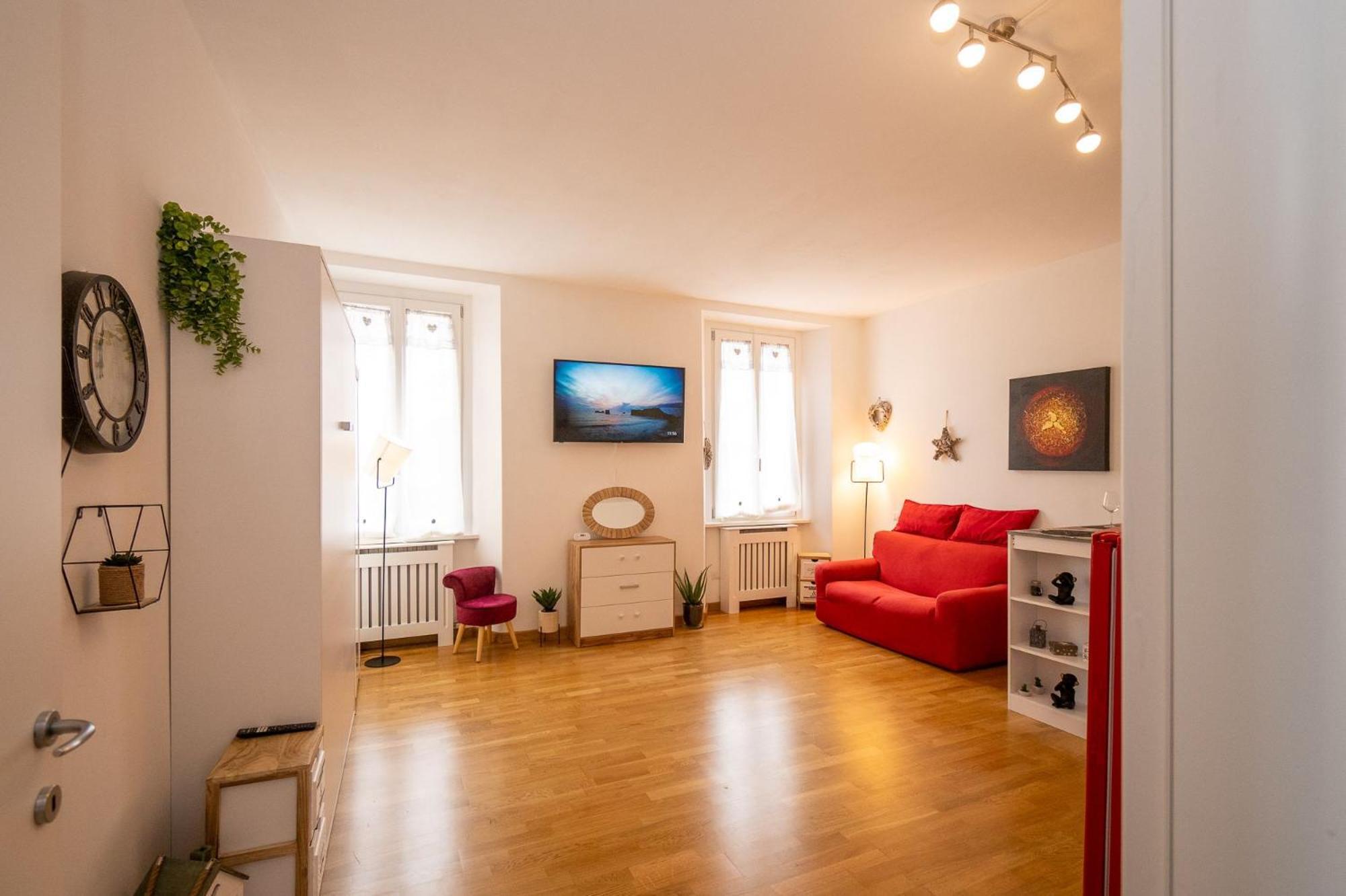Portatorre Suite, A Charming In The Heart Of Como, Free Private Parking, Air Conditioning & More!