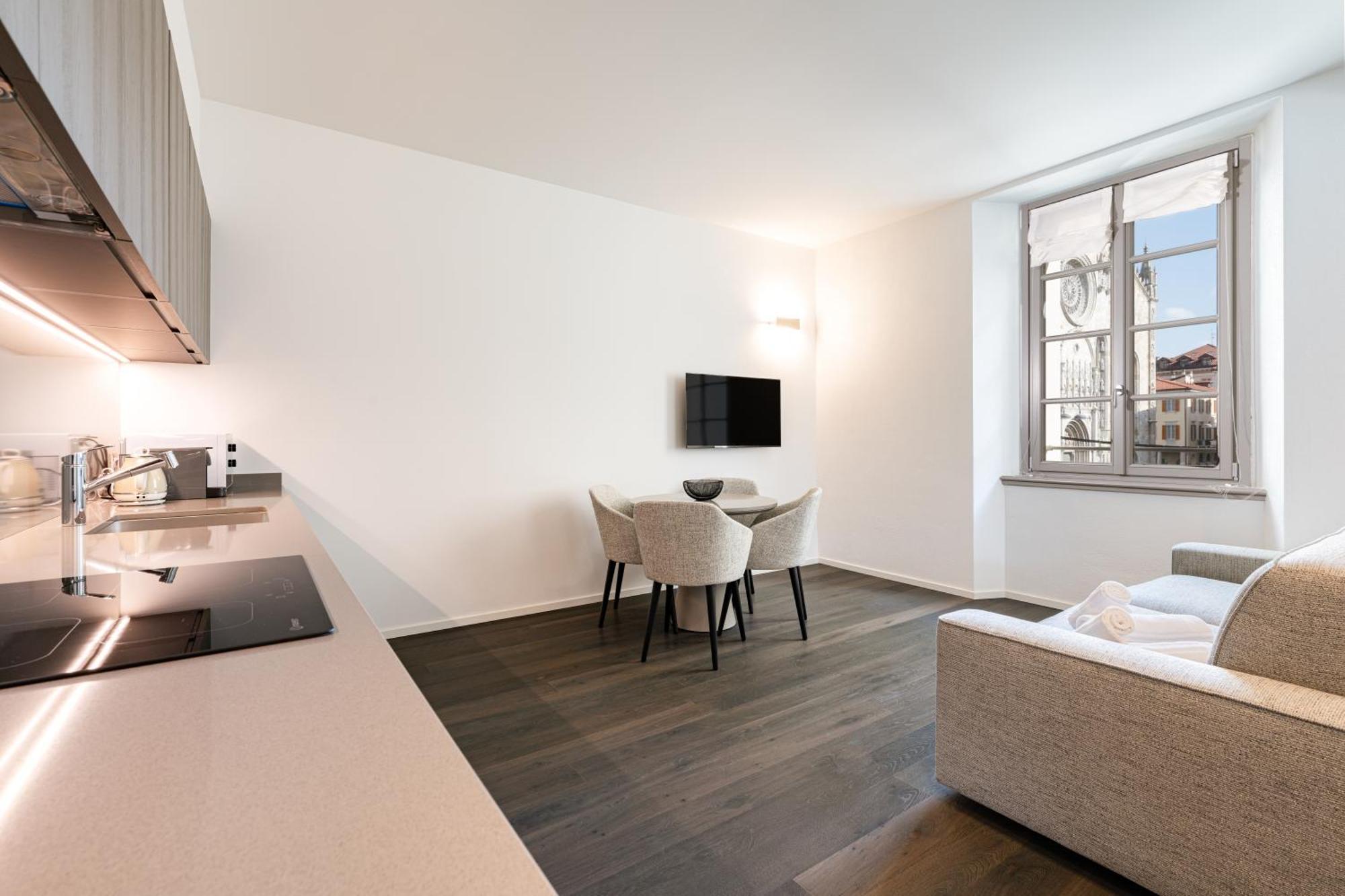 Palazzo La Cortesella - Modern Design & Location Apartment Como