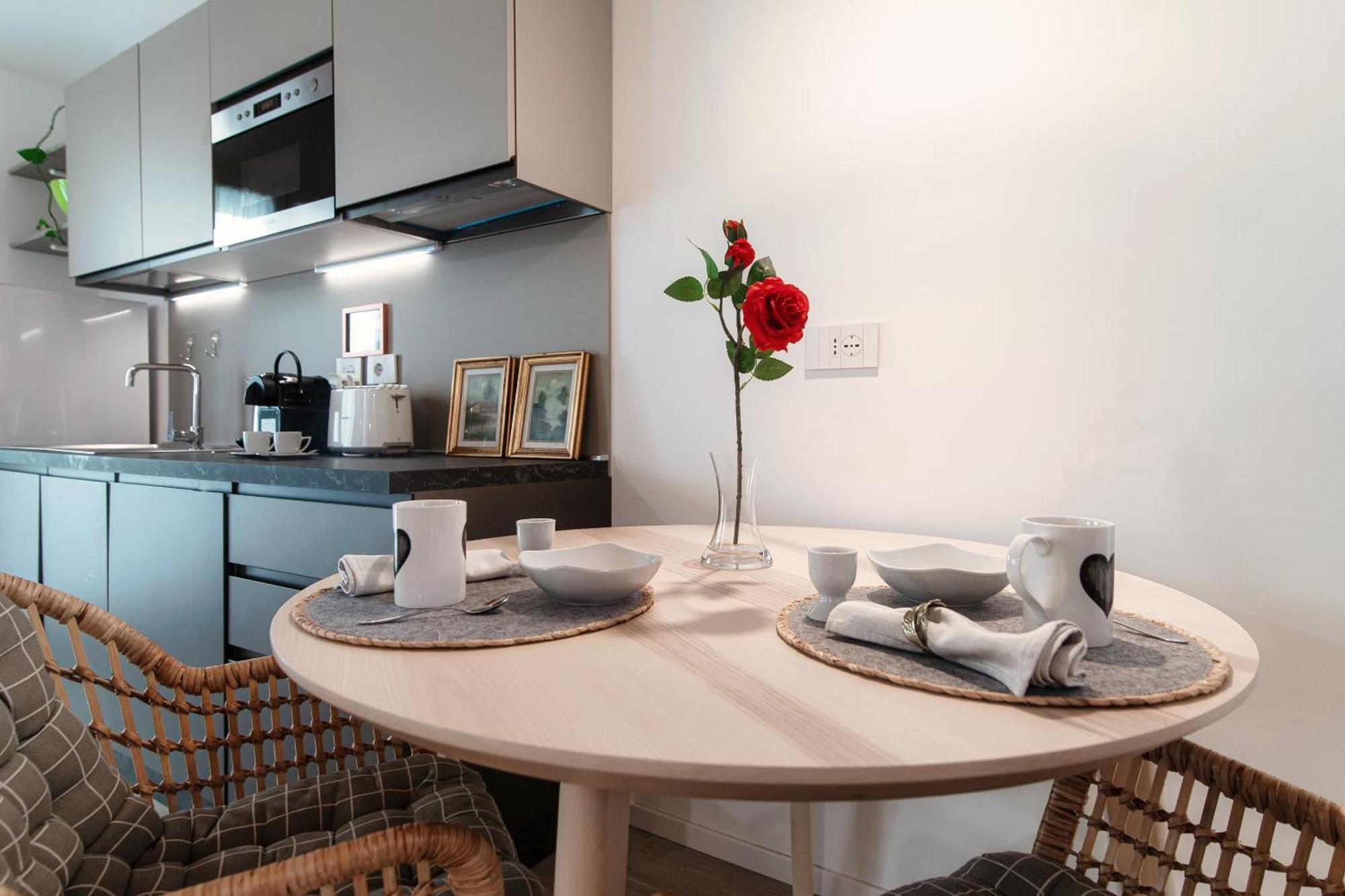 Numero 11 Piazza Amendola - By Myhomeincomo Apartment *