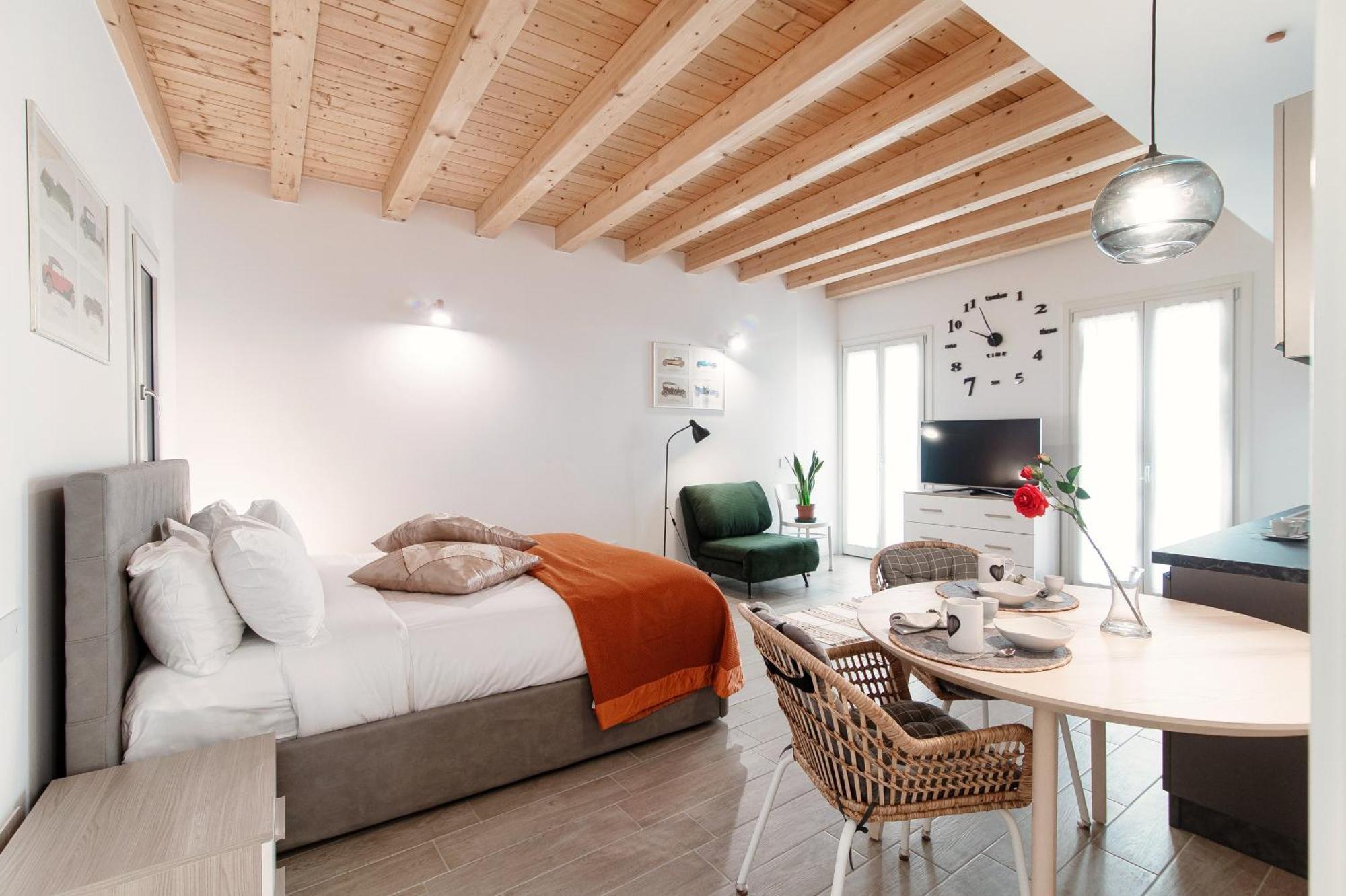 Numero 11 Piazza Amendola - By Myhomeincomo Appartamento *