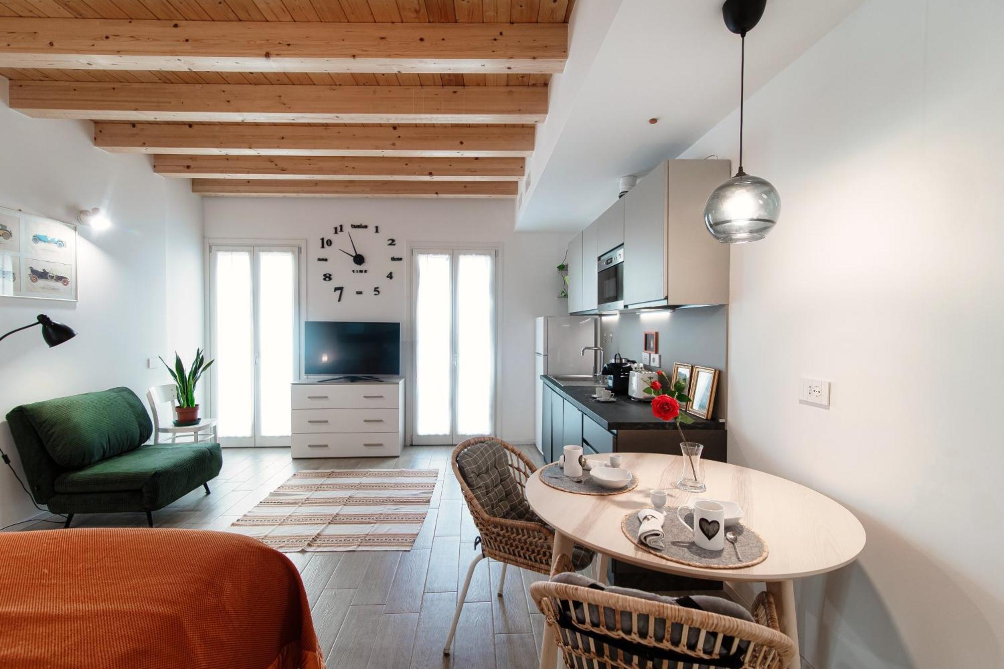 Numero 11 Piazza Amendola - By Myhomeincomo Apartment