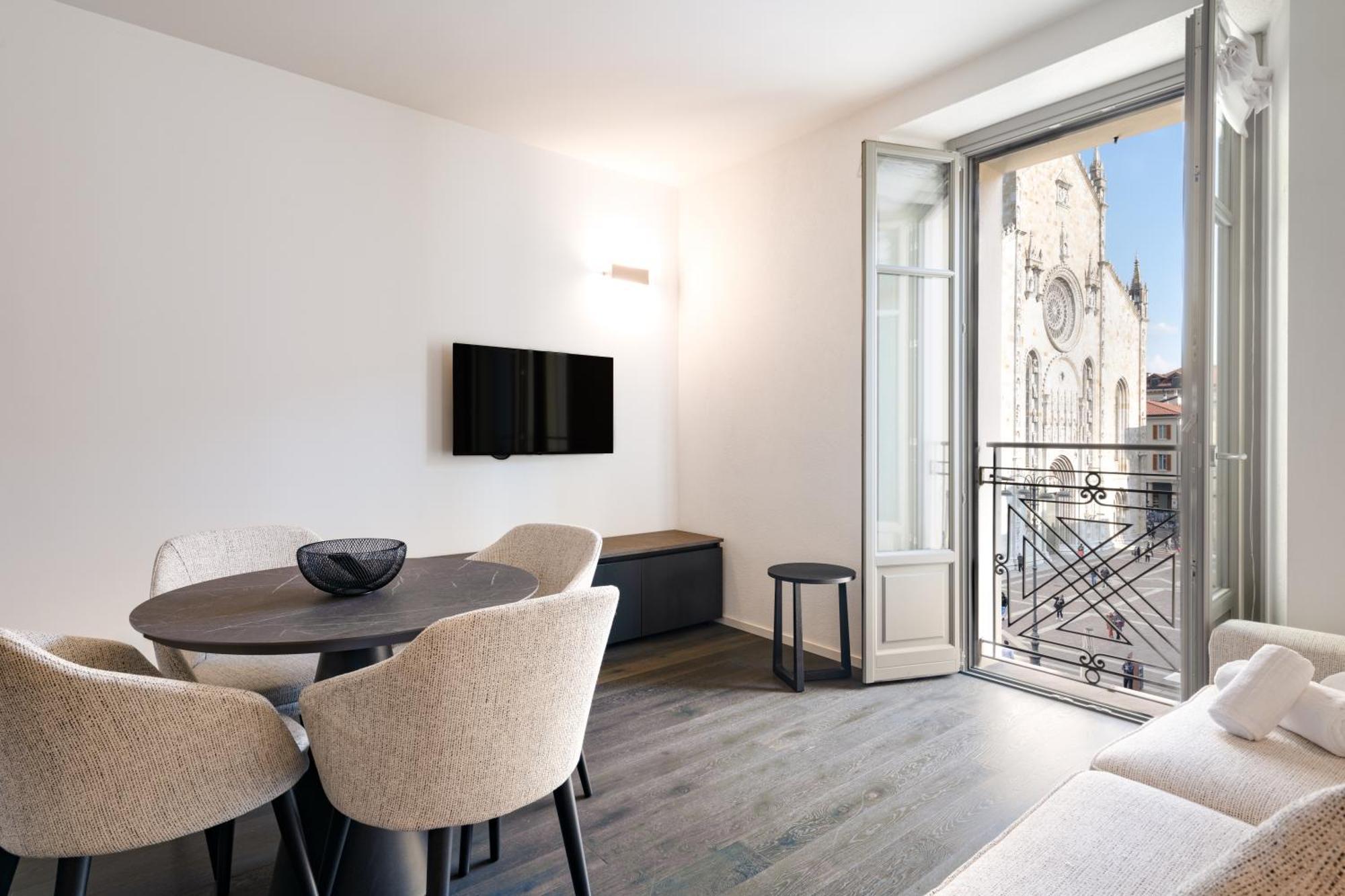 Palazzo La Cortesella - Modern Design & Location Como