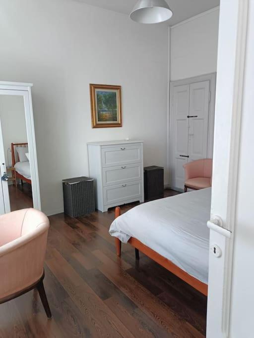 Apartment Near The Lake - Apt/quiet/parking *