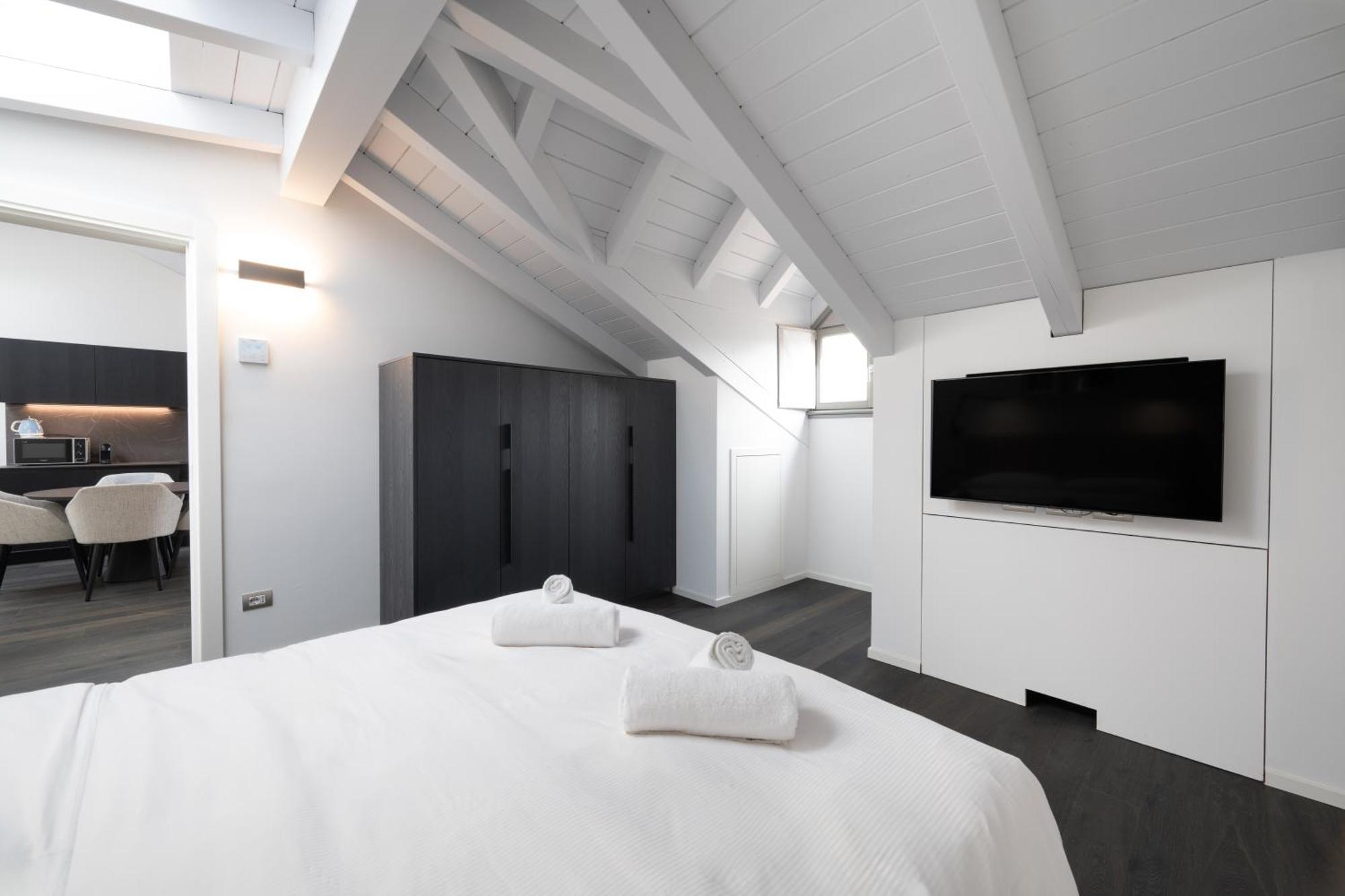 Palazzo La Cortesella - Modern Design & Location *