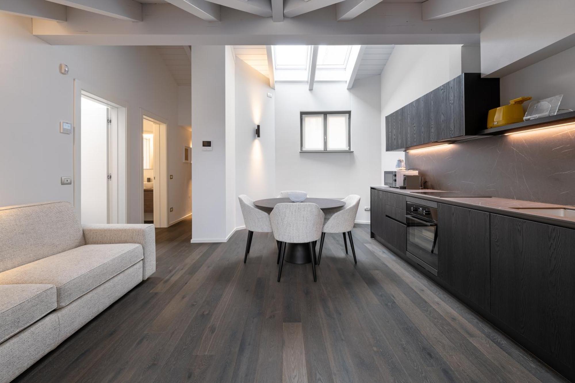 Apartment Palazzo La Cortesella - Modern Design & Location Como