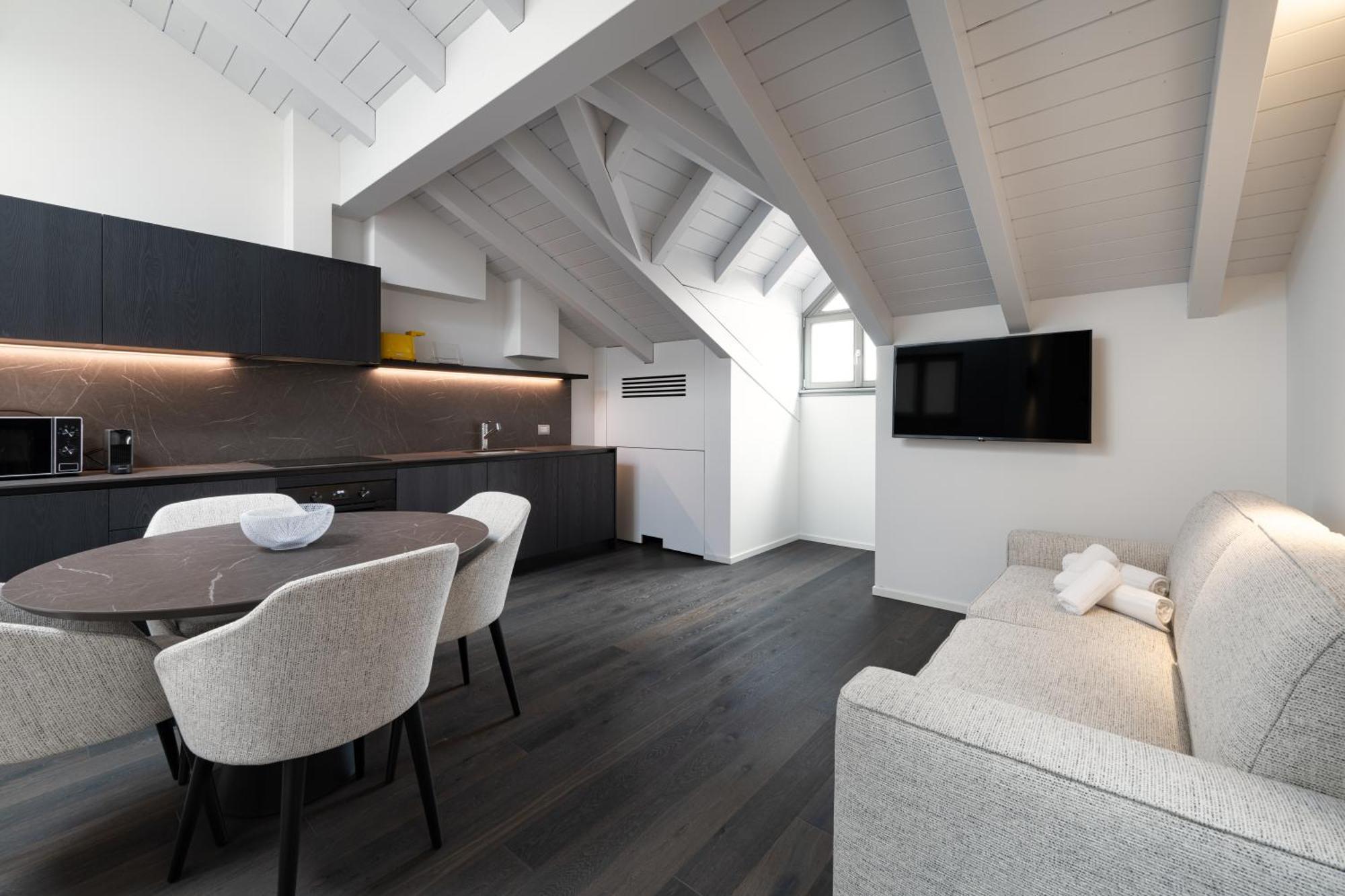 Palazzo La Cortesella - Modern Design & Location Como