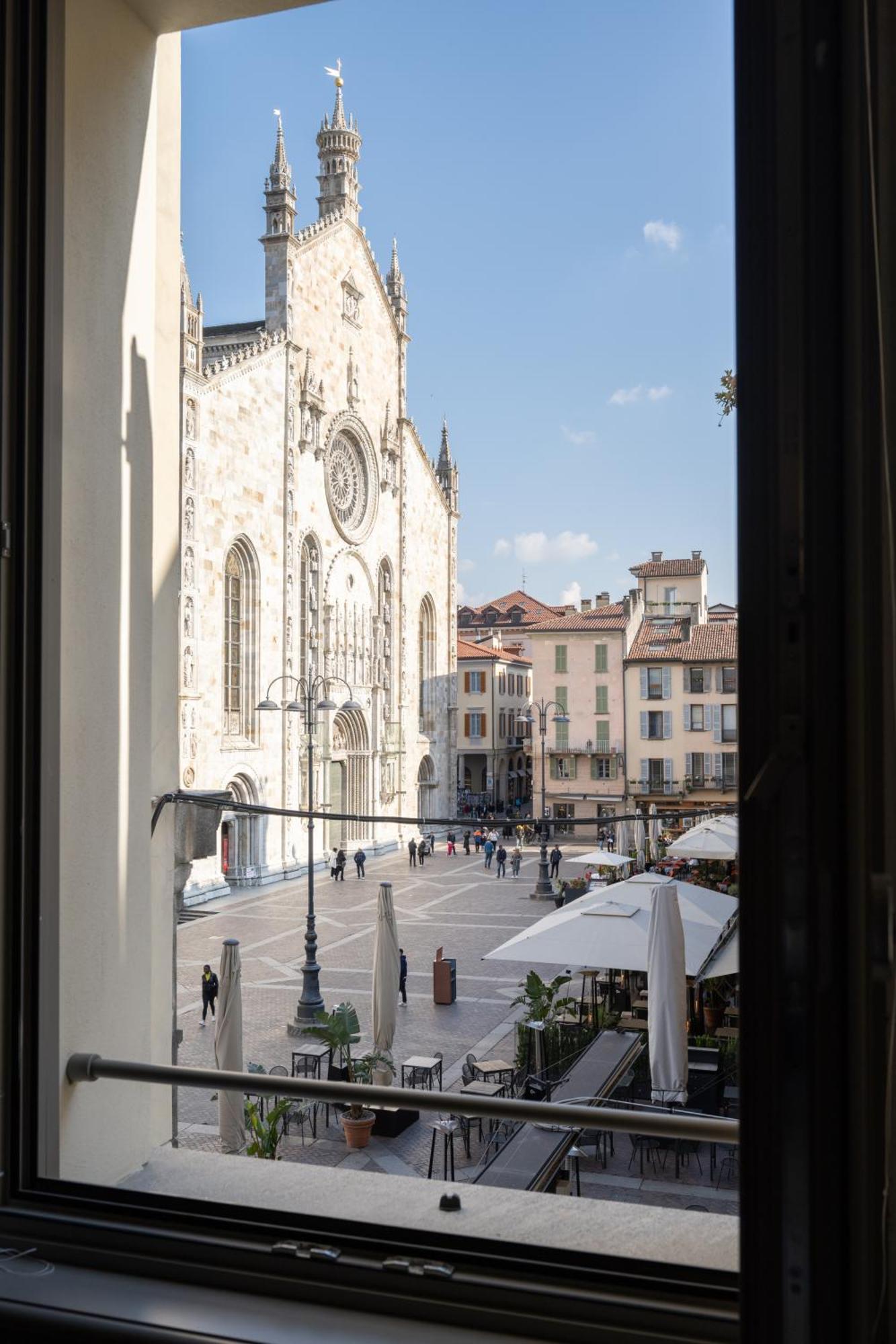Apartment Palazzo La Cortesella - Modern Design & Location Como
