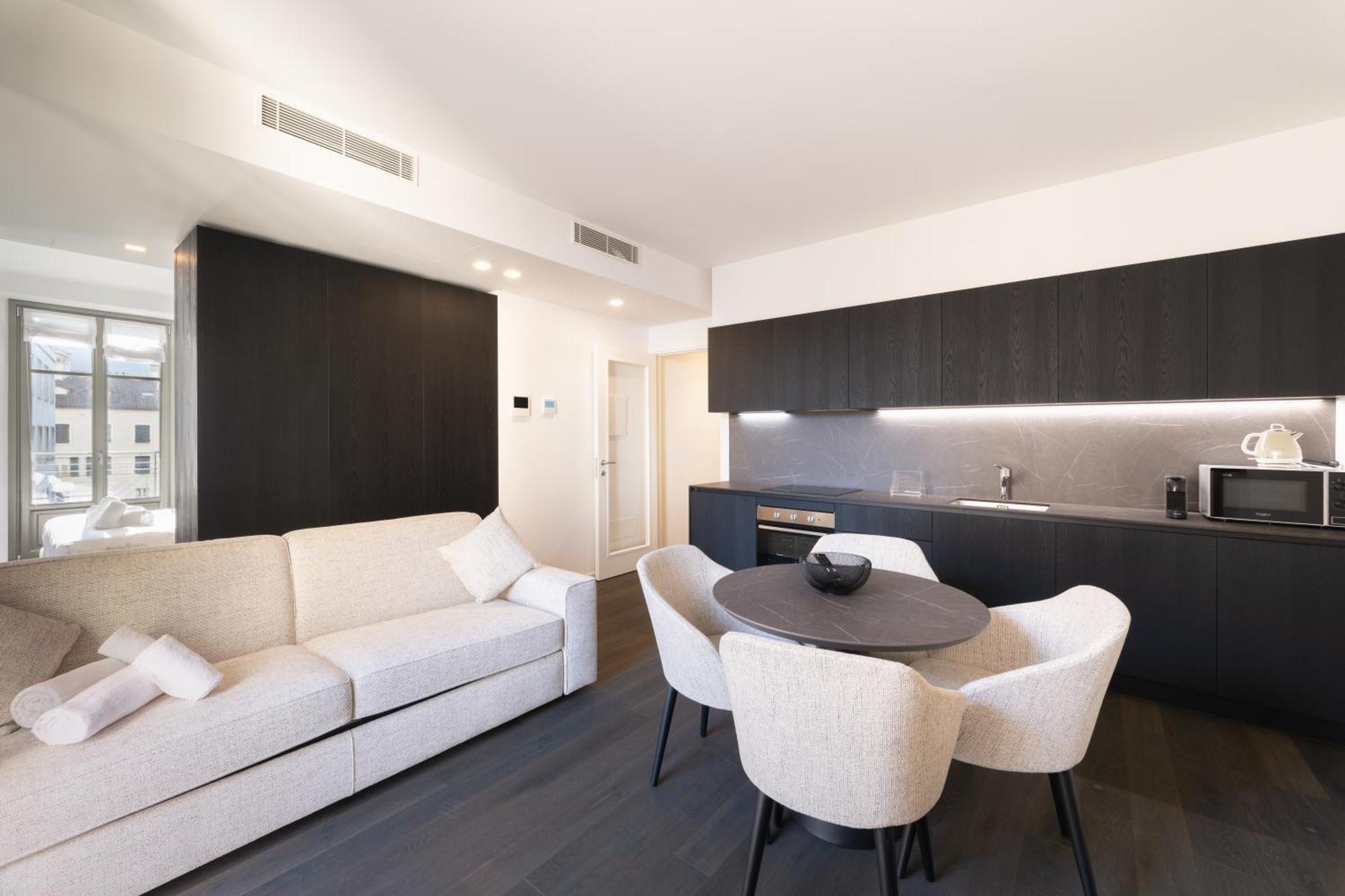 Palazzo La Cortesella - Modern Design & Location
