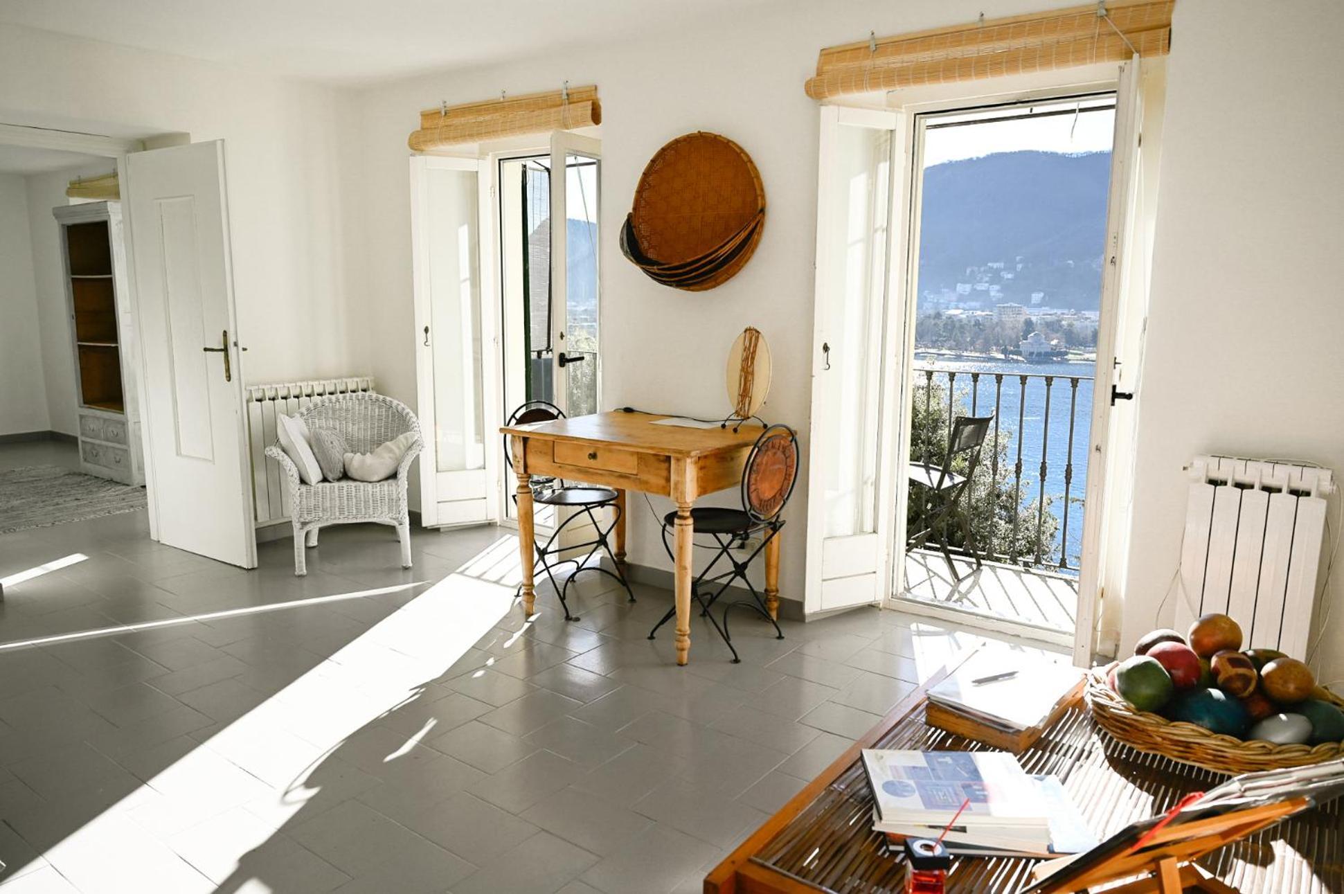 Apartment View Cozy With Small Garden Como