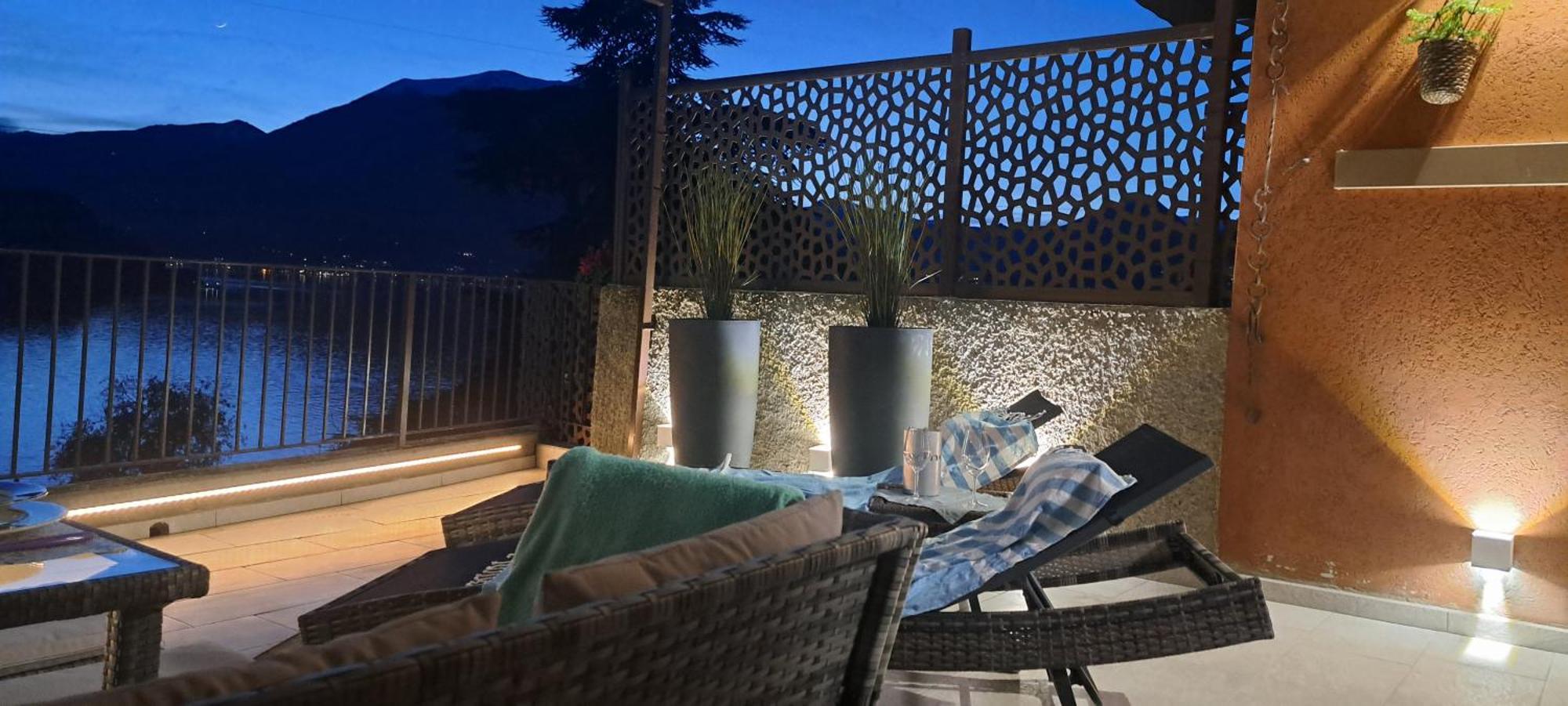 Dream Panorama, Garage In The Center Of