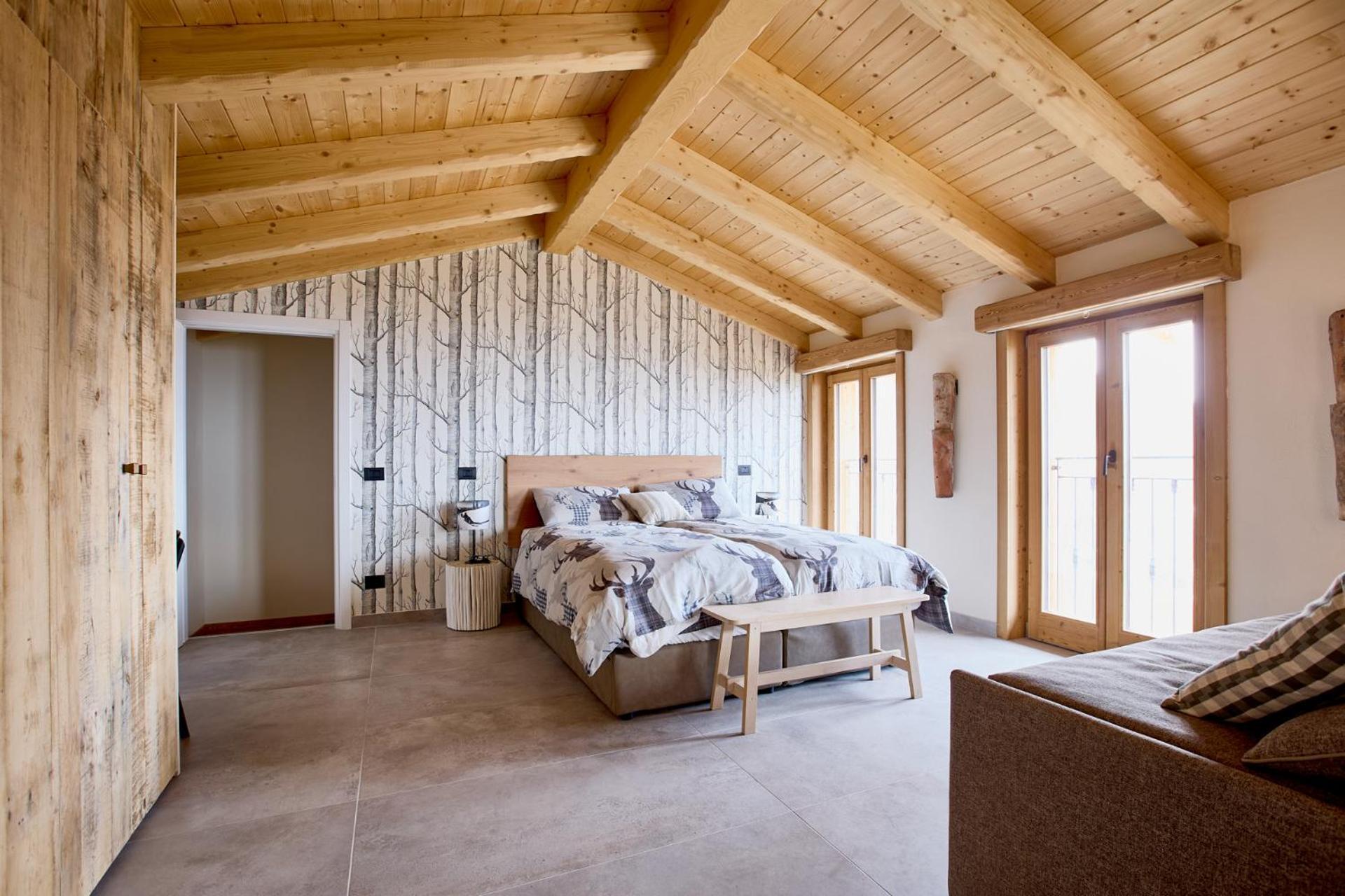 - Treeb Tramontana *
