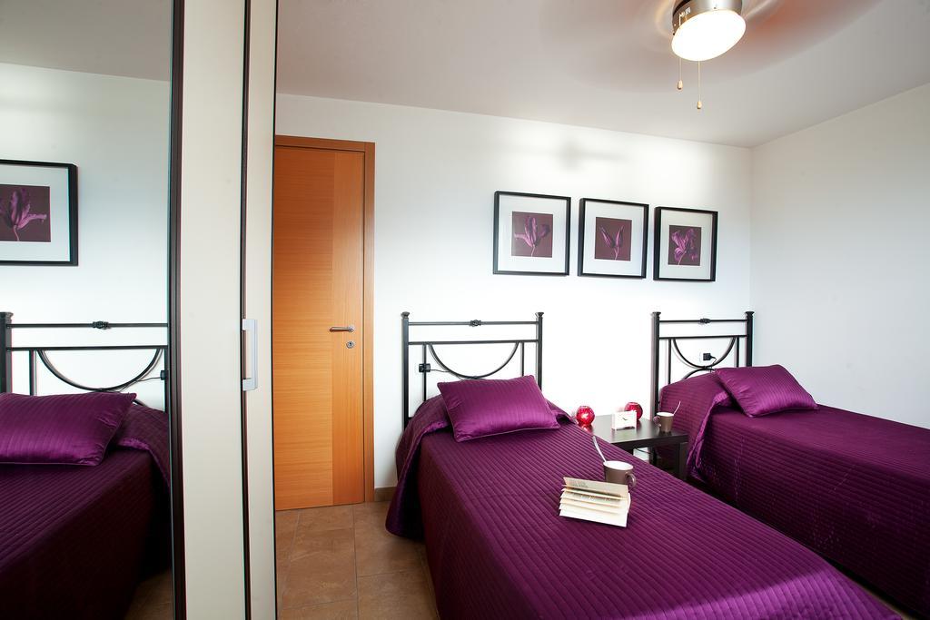 Residenza Romina Sleeps 8 With Pool- By Italian Apartments Apartment Rezzonico