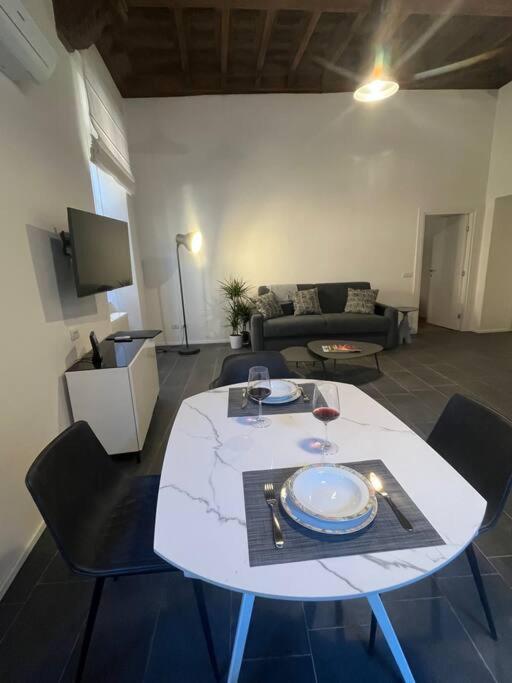 La Dama Finestra In Centro Apartment