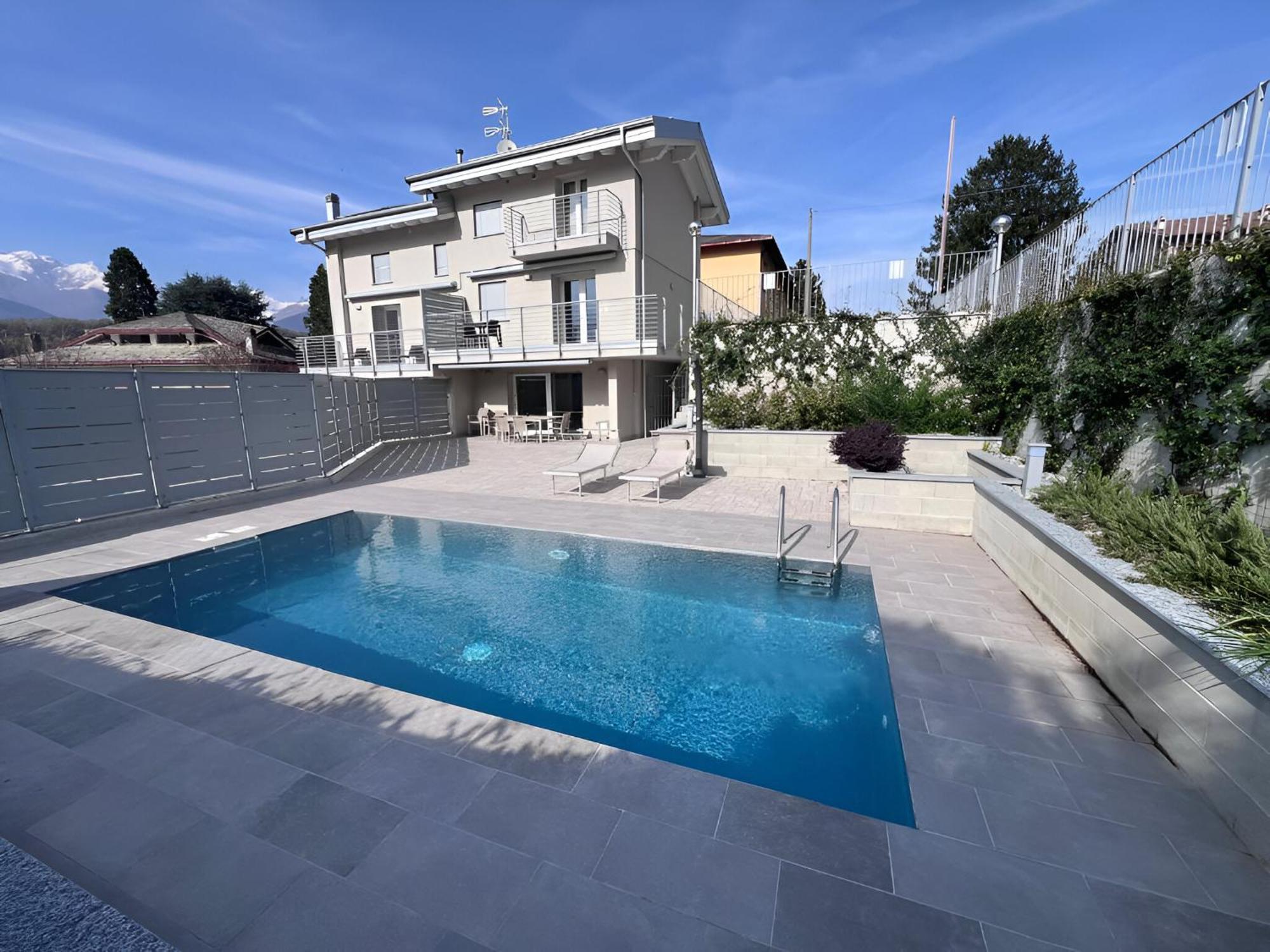 Claudia With Private Pool * Colico