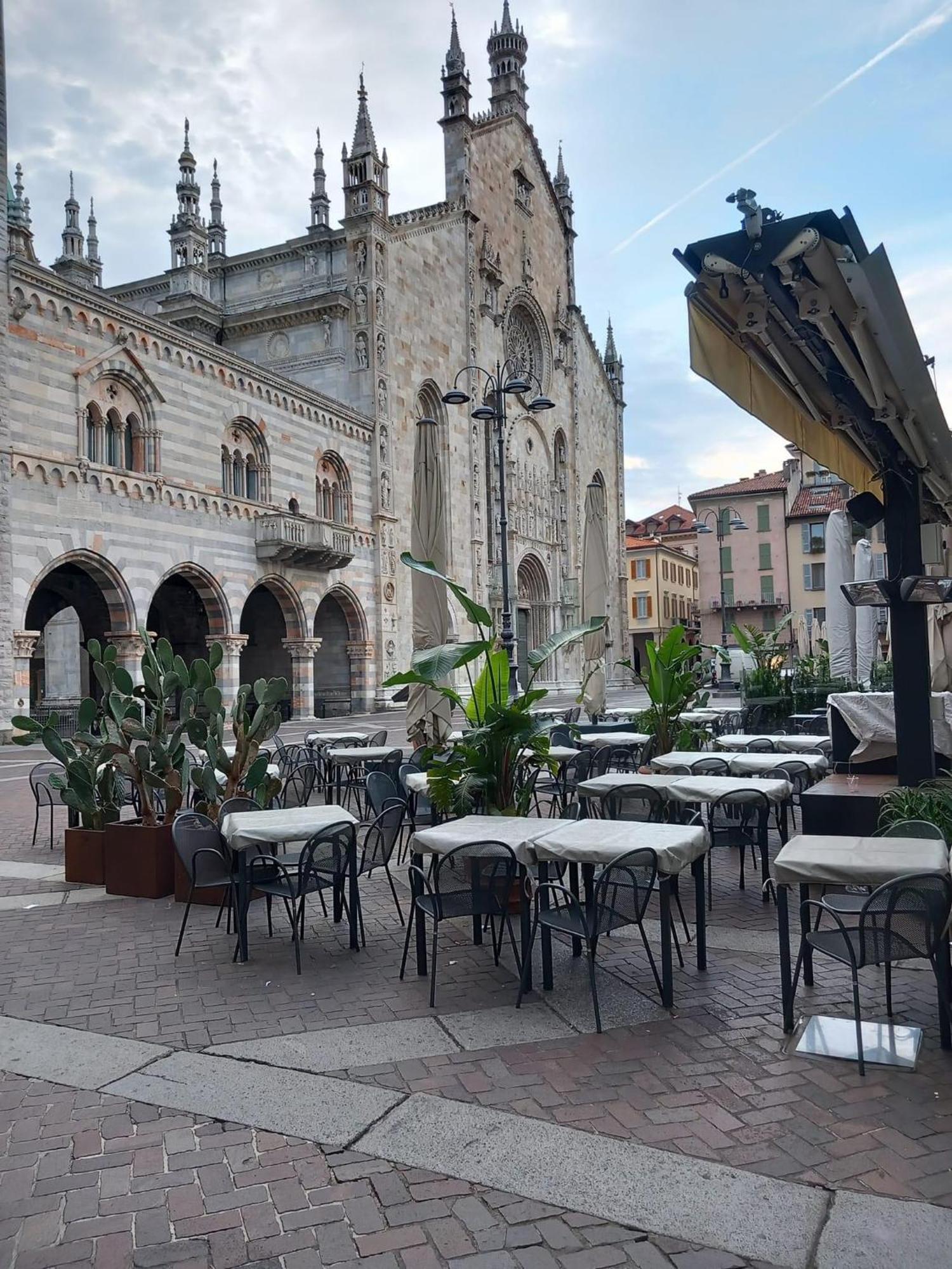 Apartment Portatorre Suite, A Charming In The Heart Of Como, Free Private Parking, Air Conditioning & More! Como