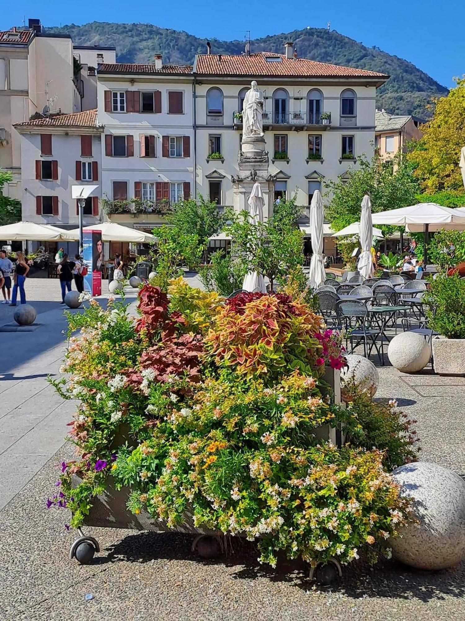 Portatorre Suite, A Charming In The Heart Of Como, Free Private Parking, Air Conditioning & More! *