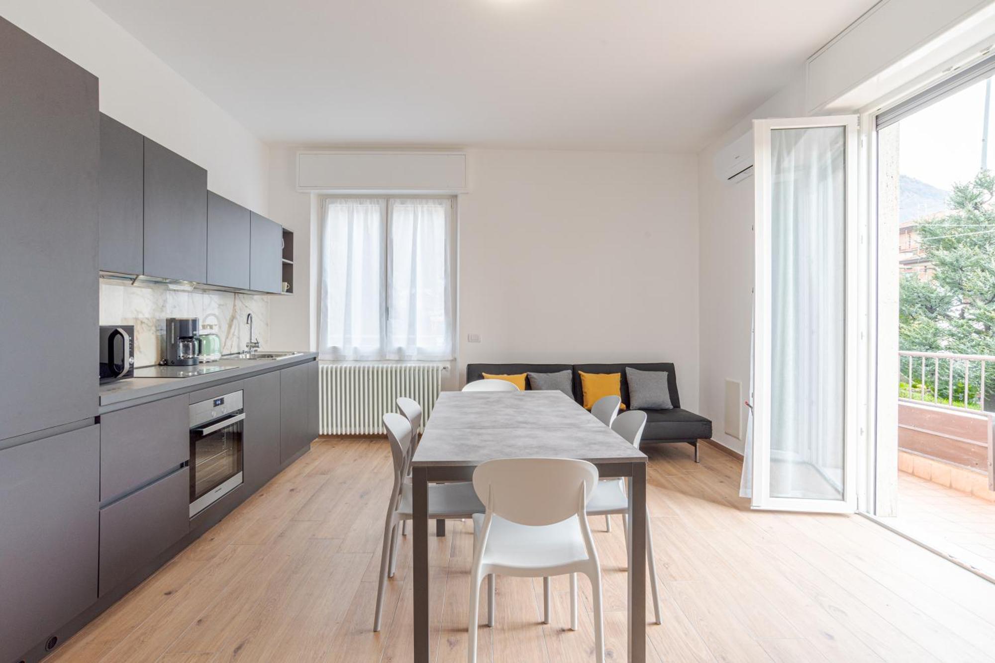 Roomy And Bright With Terrace! Apartment Cesana Brianza